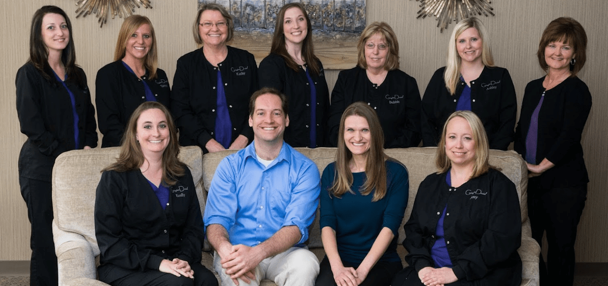 team photo of Covington Dental