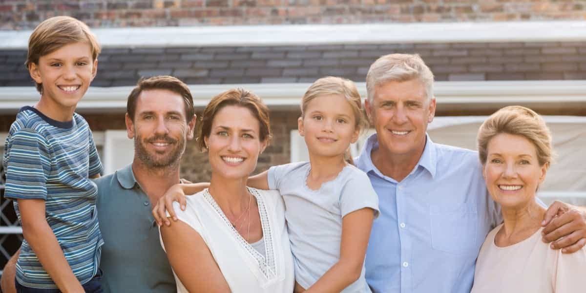 Service Featured Image - family photo posing